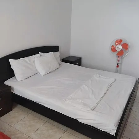 Leta's * Sarandë